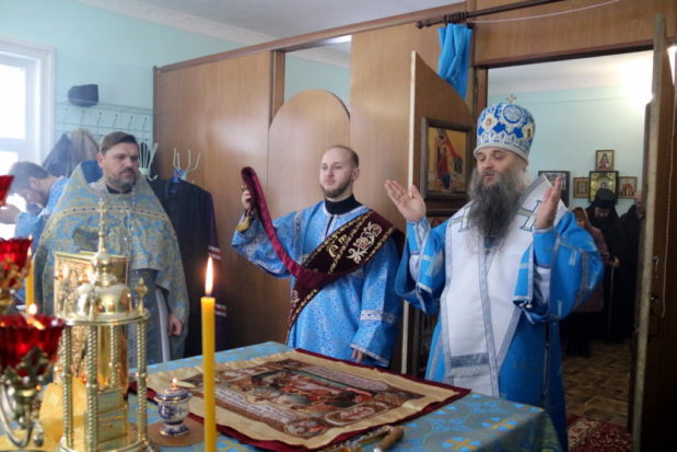 Преосвященный Савва совершил Беожественную литургию в домовом храме возрождающегося Николо-Тихвинского монастыря