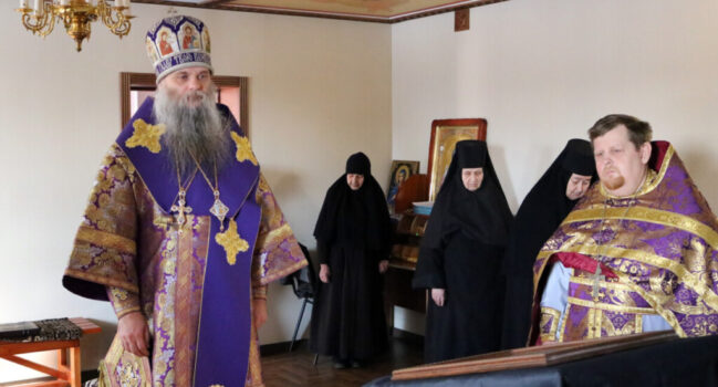 Епископ Савва совершил Божественную Литургию Преждеосвященных даров в Николо-Тихвинском женском монастыре посёлка Пятницкое