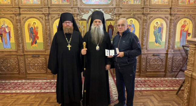 Преосвященнейший епископ Валуйский и Алексеевский Савва вручил церковную награду