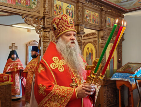 В пятницу Светлой седмицы епископ Валуйский и Алексеевский Савва совершил Божественную Литургию в Николо-Тихвинском женском монастыре поселка Пятницкое