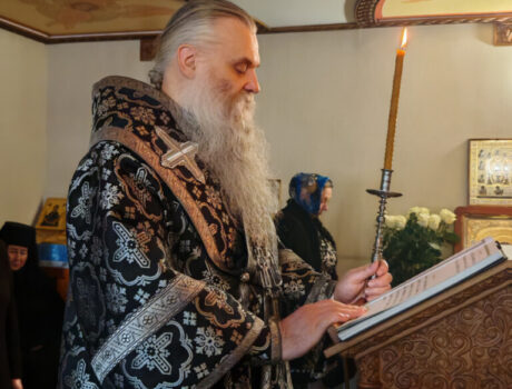 Преосвященнейший епископ Валуйский и Алексеевский Савва совершил Пассию в Николо-Тихвинском женском монастыре поселка Пятницкое